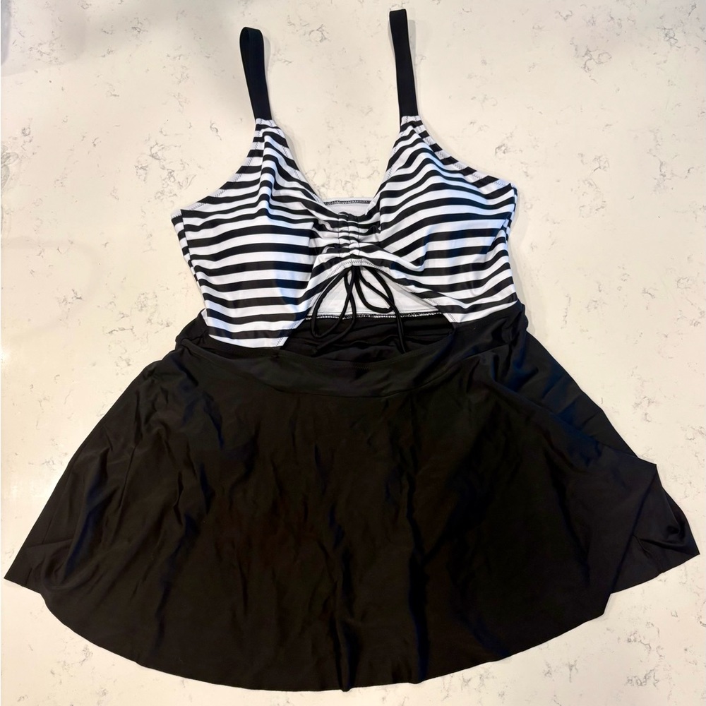 Black/White Skirted Swimdress/Tankini